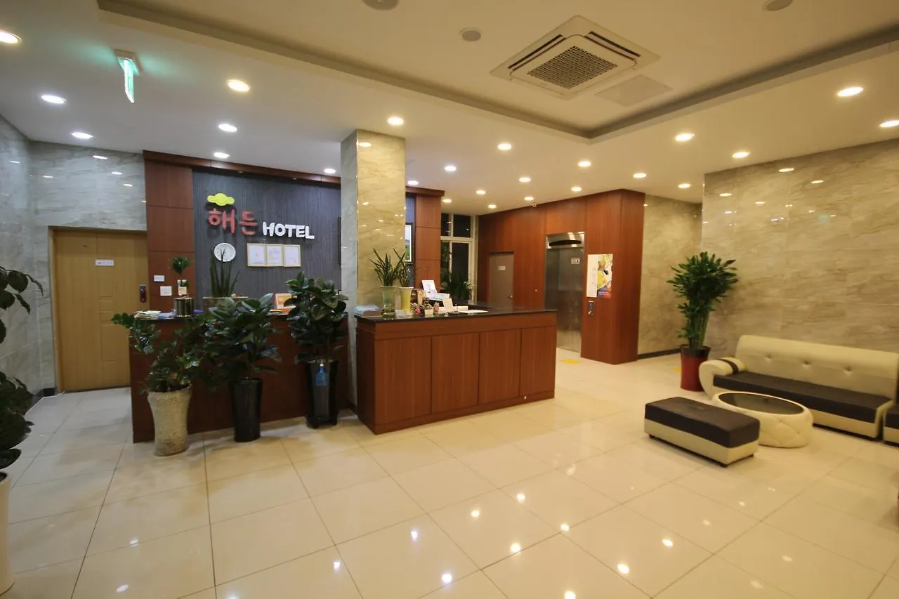 Jeju Haeden House Hotel 2*,